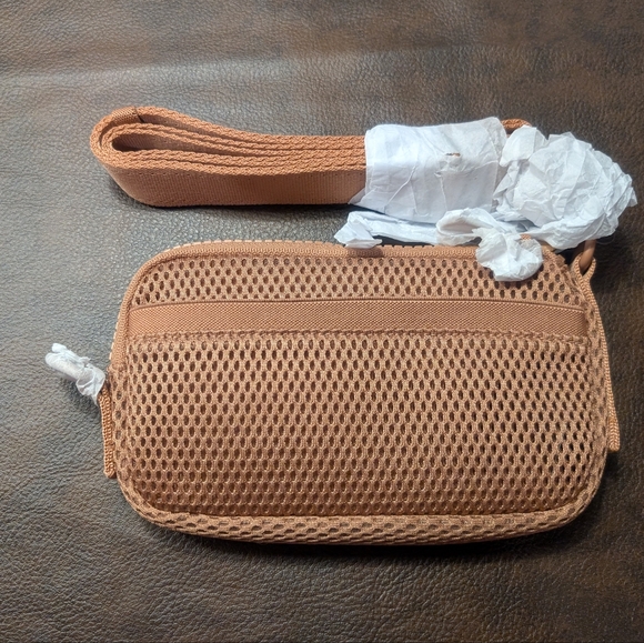 NWT Dagne Dover Mara Air Mesh Phone Sling in Warm Dust - Picture 5 of 9